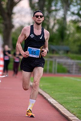 Sieger 10km Lauf: Frederik Ortmann, Berlin Track Club, 33:23,5 min